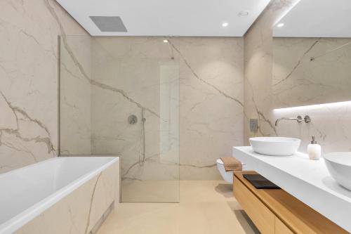 Benalus II Luxury Apartment by Finest Rentals