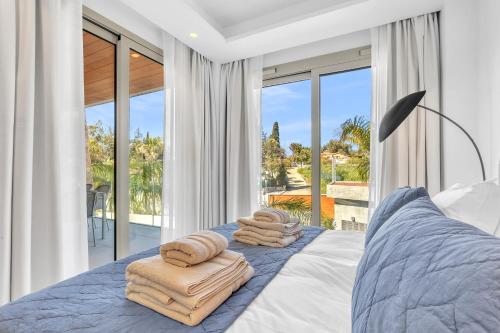 Benalus II Luxury Apartment by Finest Rentals