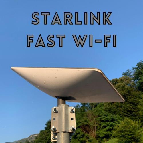 a street light with the words startup fast wifi at BELLA VITA Residence in Gravedona