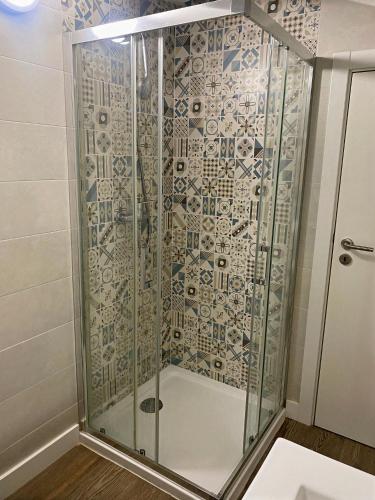 a shower in a bathroom with a glass enclosure at Sítio 4 in Nazaré