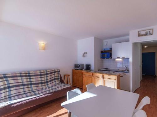 Studio cabine 4 pers, pied des pistes avec parking couvert, balcon sud, centre station - FR-1-404-218