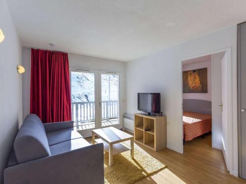 Charmant T2 avec Terrasse, Parking, Piscine Couverte et Salle de Fitness - FR-1-404-312