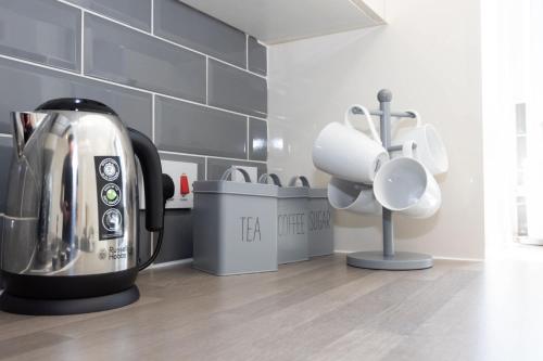 a kitchen with a coffee maker and a mixer at Contemporary 3 Bedroom Home with Garden & Parking in Atherton