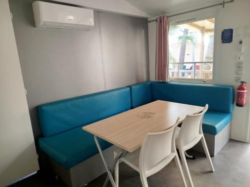 Χώρος καθιστικού στο Camping les sablines 113 bord de mer