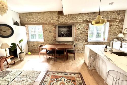 a kitchen and dining room with a wooden table at 3 Bed Cottage - Sleeps 6 - Pets - Parking - Wifi in Petworth
