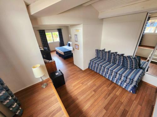 a living room with a couch and a bed at La Belle Aurore in Sainte-Maxime