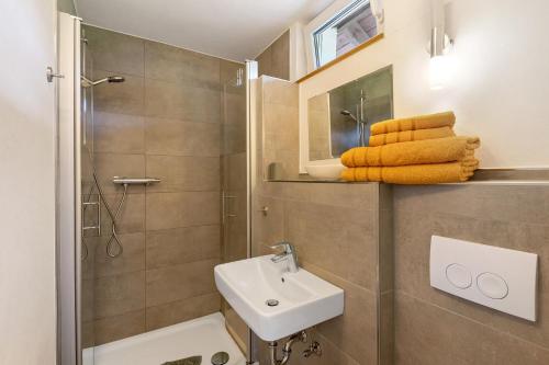 Bilik mandi di Ferienwohnung Peitz
