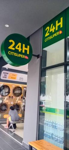 Πιστοποιητικό, βραβείο, πινακίδα ή έγγραφο που προβάλλεται στο HyzEN StUdio, Executive Suite Room