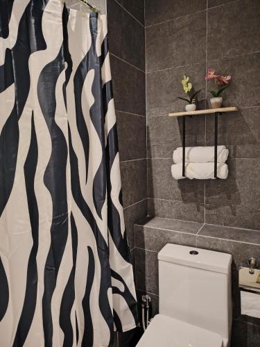 Ένα μπάνιο στο HyzEN StUdio, Executive Suite Room