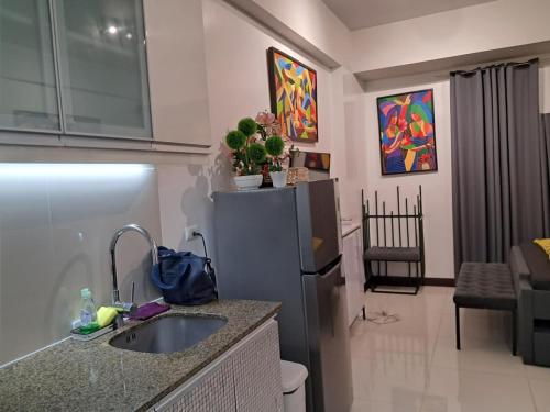 Kuchyň nebo kuchyňský kout v ubytování 101 Newport Boulevard East Wing Pasay City