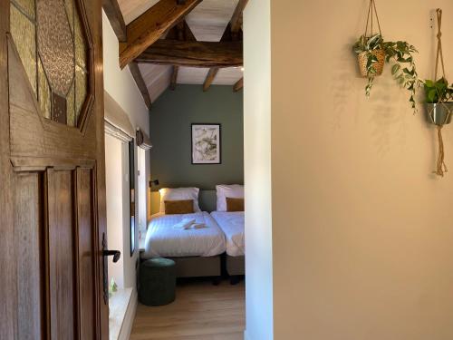 a hallway with a bed in a bedroom at Landgoed De Hoogmolen in Oudsbergen 