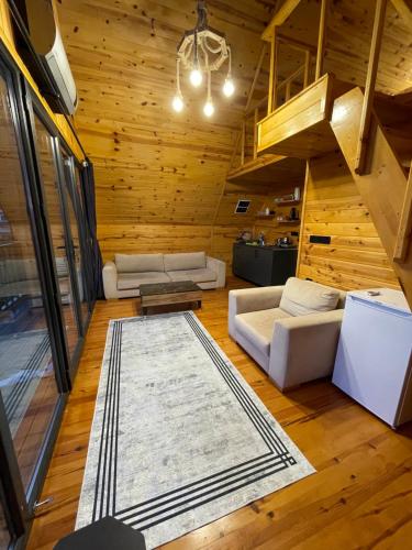 Ruang duduk di Trabzon bungalovv