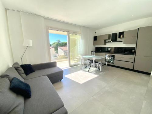 a living room with a couch and a table at Venere Apartament in Tirrenia