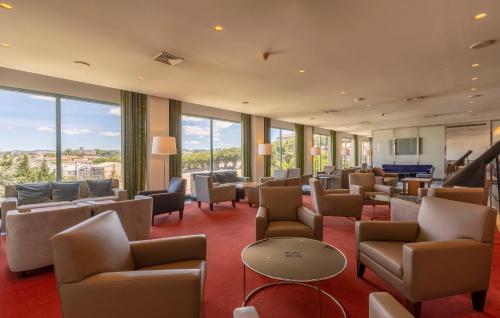 Χώρος καθιστικού στο Hotel de Guimaraes Business & SPA