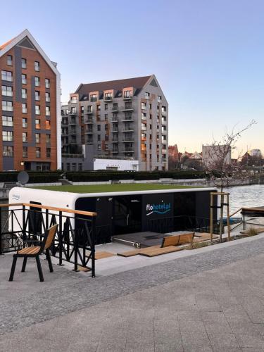 Dom na Wodzie - Flohotel