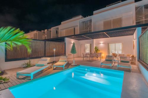 Villa Serena Silgar by Villalia - Cama Balinesa y Piscina