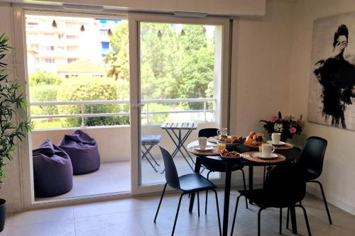 Χώρος καθιστικού στο Beautiful 2P 39 m2, AC, balcony