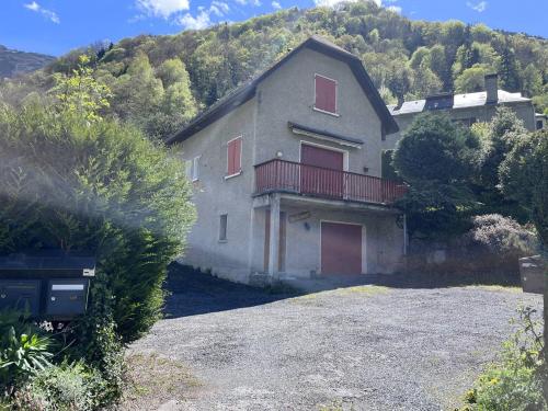 Maison spacieuse à Cauterets : 4 chambres, garage, sans animaux - FR-1-812-102