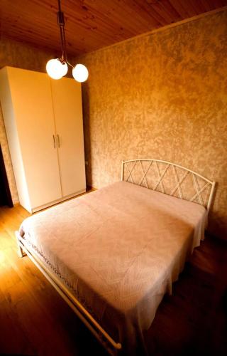 Postel nebo postele na pokoji v ubytování Gudaleti Palace