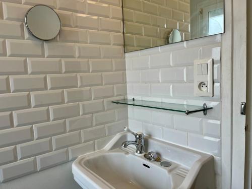 Koupelna v ubytování Maison au calme - 3 chambres avec lits doubles et douillets - jardin privé