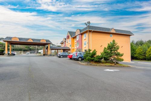 a parking lot in front of a hotel at Palace Inn & Suites in Lincoln City