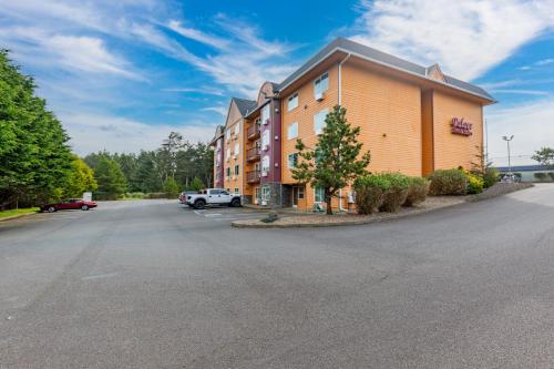 a parking lot in front of a building at Palace Inn & Suites in Lincoln City