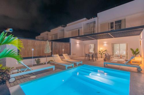 Serena Zare by Villalia