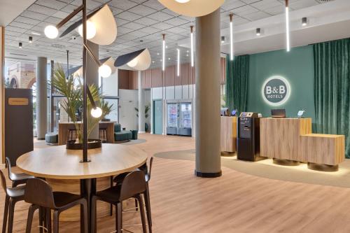 an office lobby with a table and chairs at B&B HOTEL Alicante in Alicante