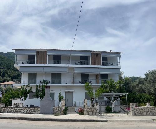 Imagen de la galería de Sunshine Apartments and Rooms, en Nikiana