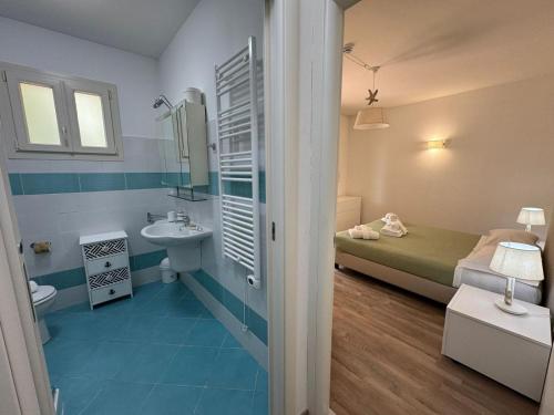 a small bathroom with a bed and a sink at Residence San Francesco in Tirrenia