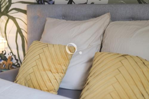 two pillows sitting on top of a bed at COC - Au Vent Du Kent in Wissant