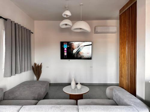 TV a/nebo společenská místnost v ubytování Nomads Hostel