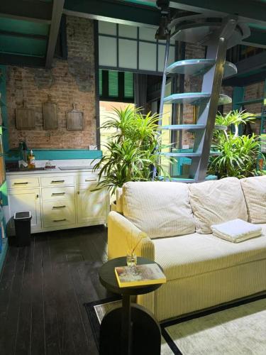 a living room with a couch and a kitchen at Nhà sách Mão's homestay I in Hanoi