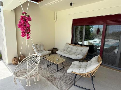 Ruang duduk di Villa Chrysa Rhodes