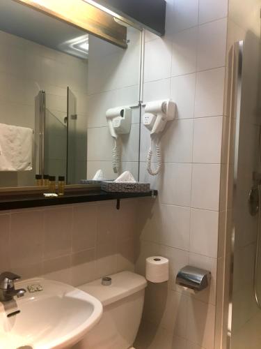 Gallery image of Hotel des Mimosas in Juan-les-Pins