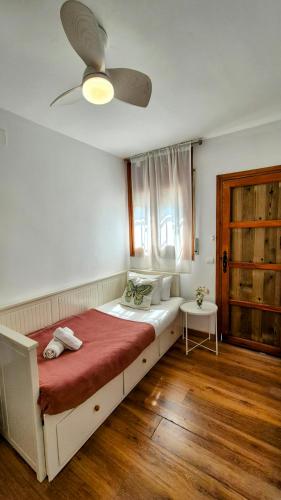 Ένα ή περισσότερα κρεβάτια σε δωμάτιο στο Vila Sitges, big house with pool