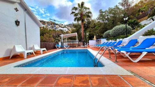 Πισίνα στο ή κοντά στο Vila Sitges, big house with pool