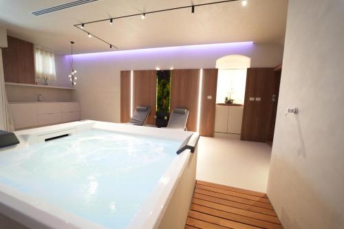 Fotografie z fotogalerie ubytování La Scordata Luxury Apartment & Private Spa v destinaci Matera