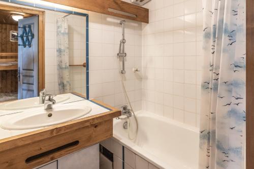 a bathroom with a sink and a shower at Studio Cabine Saint-Gervais in Saint-Gervais-les-Bains
