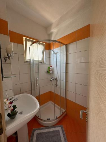a bathroom with a shower and a sink at Michal's Apartment in Sarandë