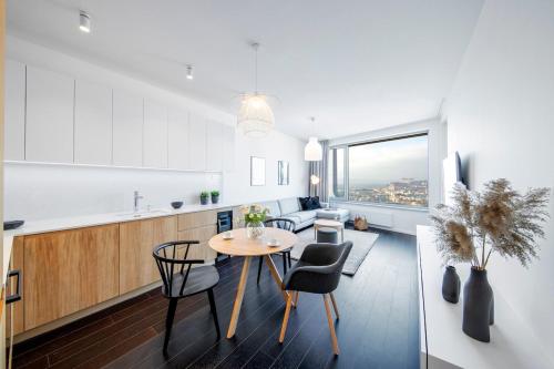Gallery image of Castle View from 25th floor - SkyPark Retreat, Parking in Bratislava