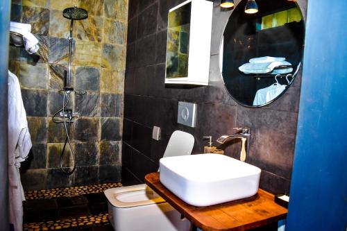 Et badeværelse på NEW - Maison Lisy - 10 min walk to beach