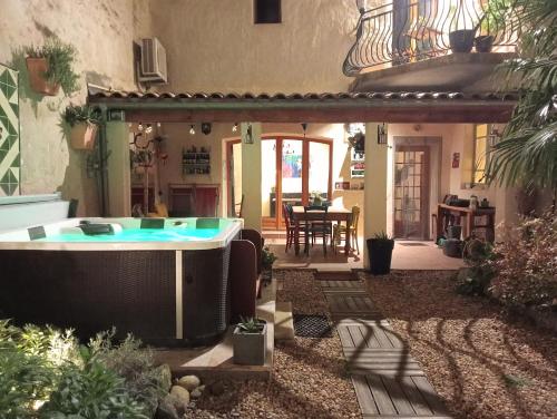 a house with a hot tub in a yard at Maison de caractère au coeur des vignes et du Canal du Midi in Capestang