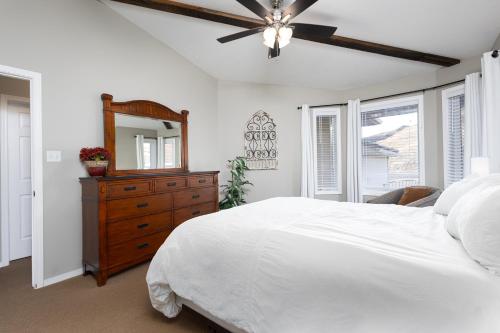 Ένα ή περισσότερα κρεβάτια σε δωμάτιο στο Paradise Canyon Golf Resort - Signature Condo 380