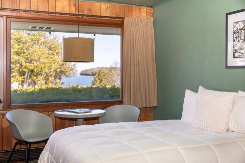 Ένα ή περισσότερα κρεβάτια σε δωμάτιο στο The Ellison Inn & Lounge