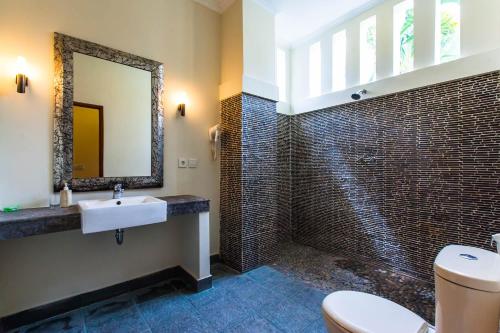 Ett badrum på Ecosfera Hotel, Yoga & Spa