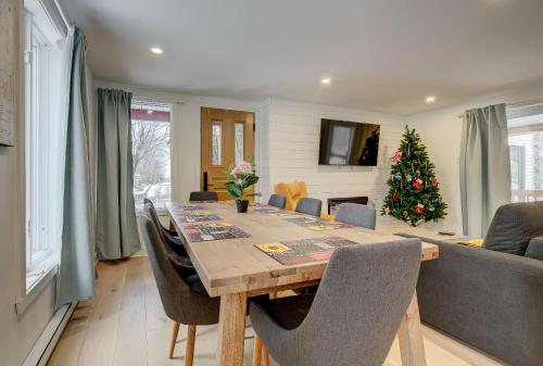 TV a/nebo společenská místnost v ubytování 951A Shefford Bromont 3 bedrooms