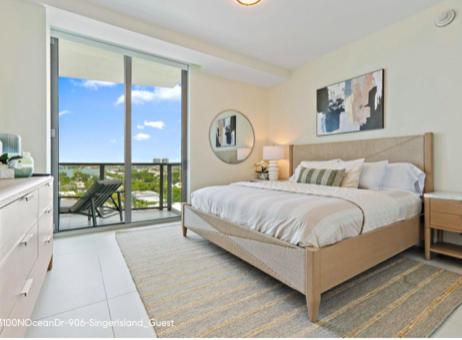 Postel nebo postele na pokoji v ubytování Luxury Resort Beach Condo