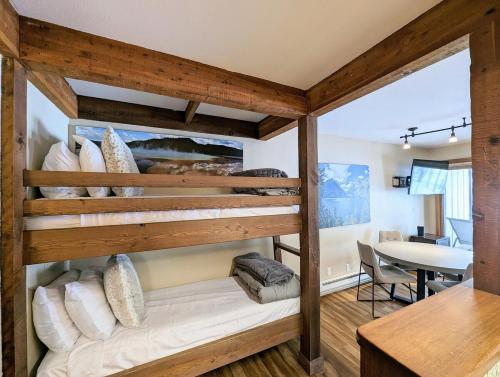 Ένα ή περισσότερα κρεβάτια σε δωμάτιο στο Spectacular Mountain Condo