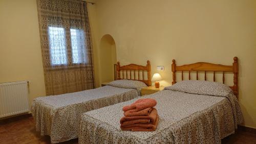 a bedroom with two beds with towels on them at Can Gusó in Castelló d'Empúries